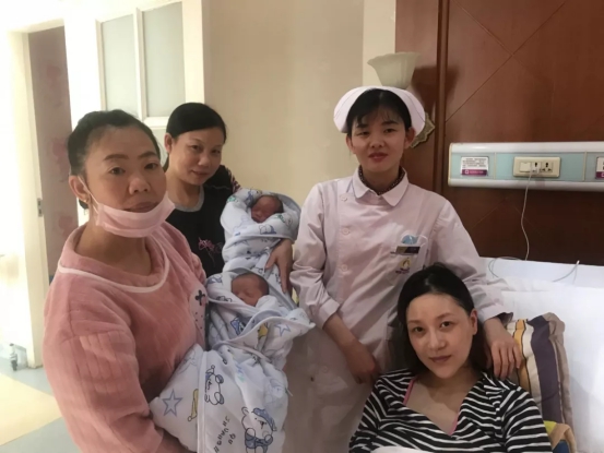 真愛婦產迎來雙胞胎公主，勇敢寶媽為愛堅持順產