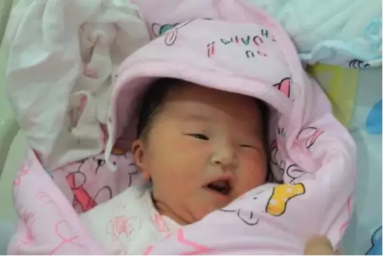 罕見!江城230斤孕婦順利產下7斤寶寶!