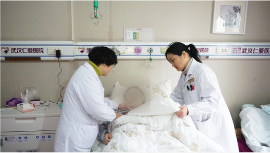胎兒臍帶繞頸3周，醫生助力成功生產