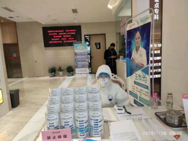 武漢仁愛醫院22歲的護士遞上了入黨申請書