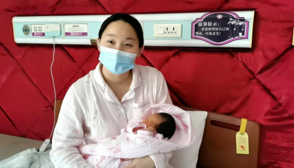 武大研究生在真愛婦產醫院產房完成期末考