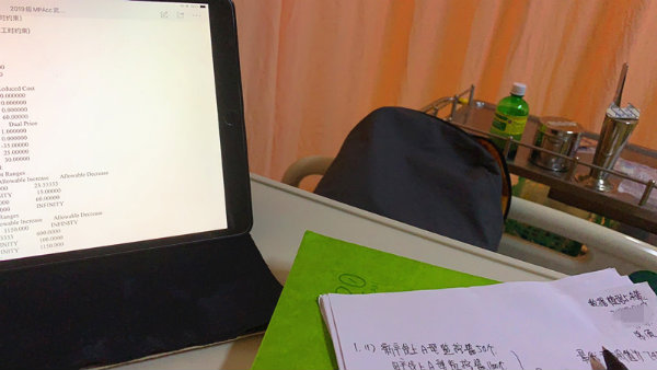 武大研究生在真愛婦產醫院產房完成期末考