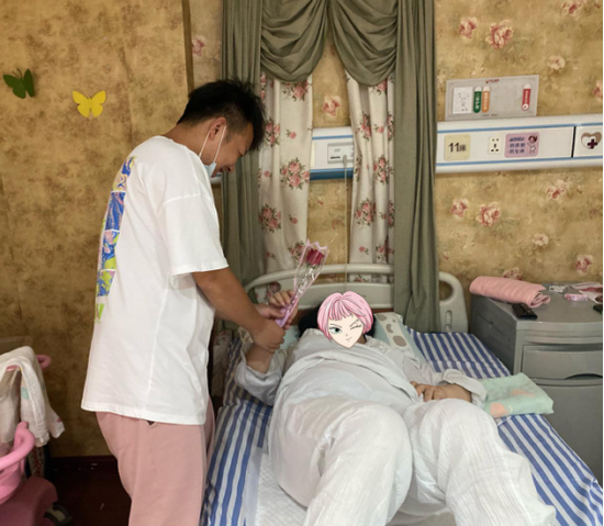 暖心！武漢仁愛醫院情人節送花送祝福