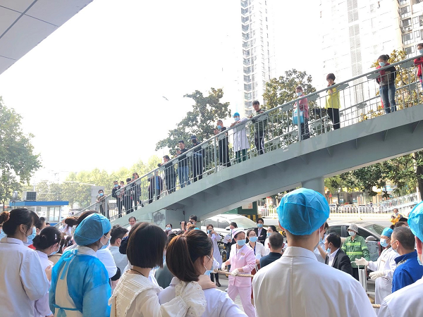 武漢仁愛醫院開展職工拔河比賽