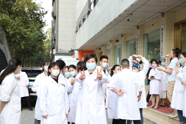 武漢仁愛醫院開展職工拔河比賽