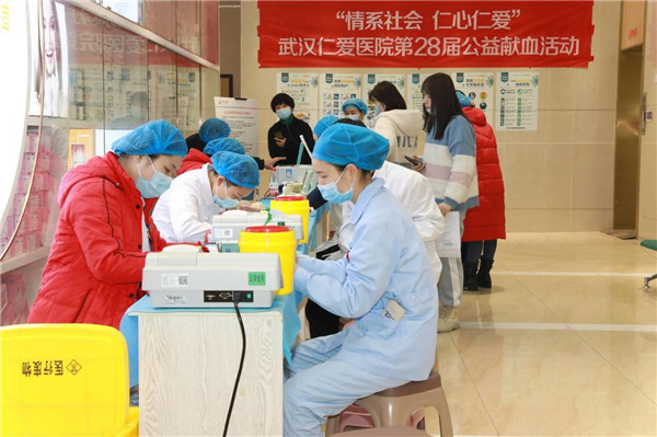 血源告急,武漢仁愛醫院白衣天使忙獻血