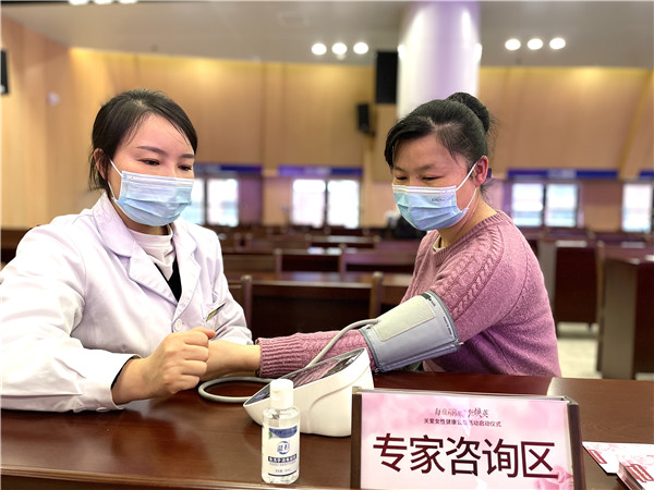 武漢真愛婦產攜手街道,關愛女性健康公益體檢